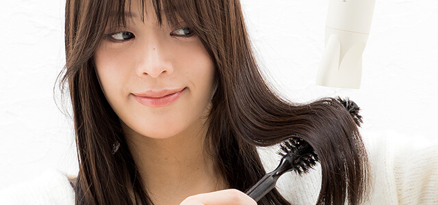 KINUJOドライヤー マイナスイオン効果で髪にツヤを