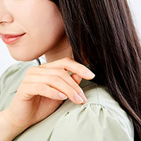 軽やかでベタつきにくい