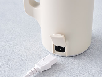 プラグは脱着できてすっきり