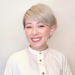 美容師 佐藤 真由子