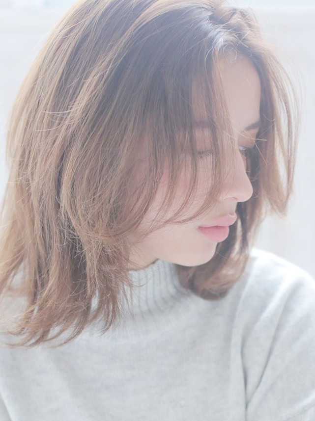 16 17年秋冬の最新人気ヘアスタイル特集 09大人センターパートミディアム Beauty Park ビューティーパーク